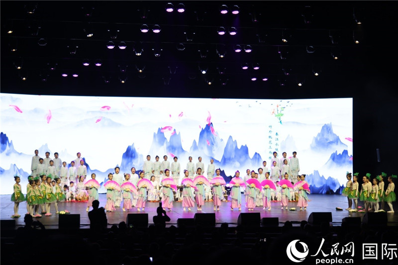 《四季詩韻》童聲詩朗誦表演。人民網(wǎng)記者 任皓宇攝