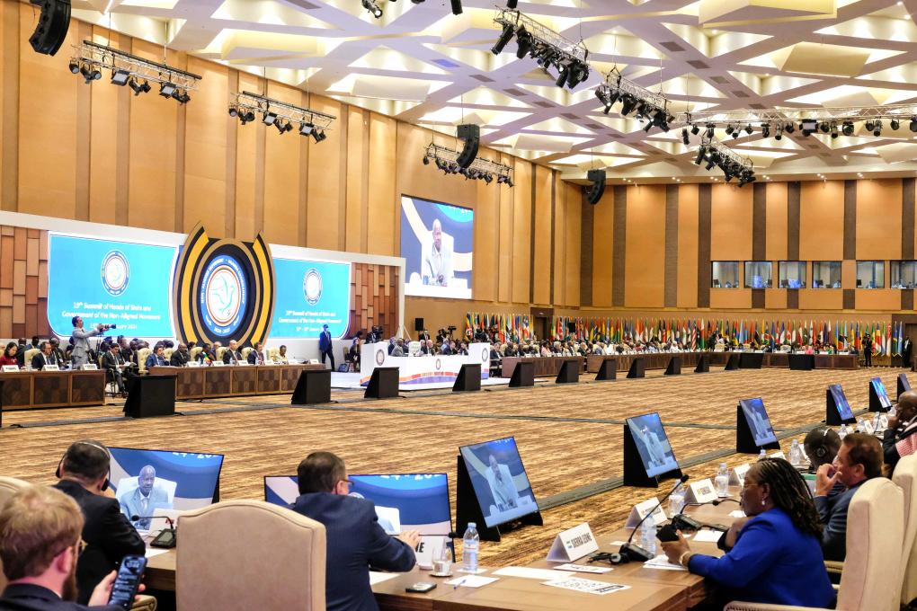 這是1月19日在烏干達(dá)首都坎帕拉拍攝的不結(jié)盟運(yùn)動(dòng)第19次峰會(huì)開幕式現(xiàn)場(chǎng)。新華社發(fā)（阿佳拉·納瓦達(dá)攝）