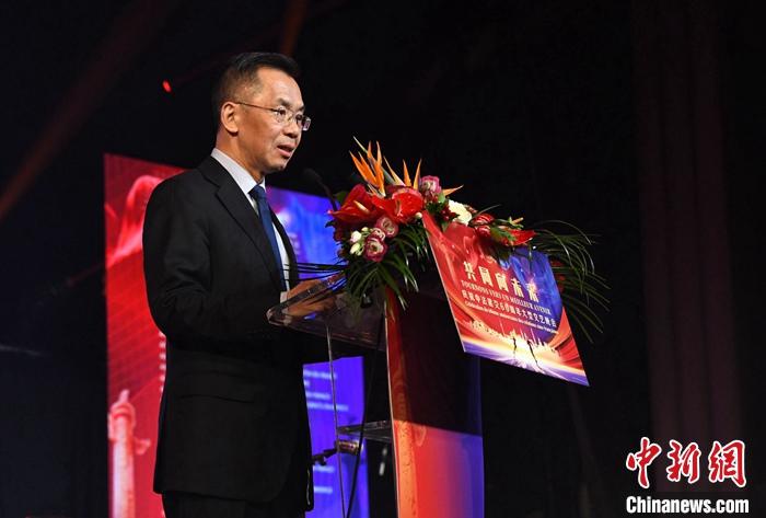 當(dāng)?shù)貢r間1月16日晚，以“共同向未來”為題的慶祝中法建交60周年大型文藝晚會在巴黎舉辦。中國駐法國大使盧沙野出席晚會并致辭。 <a target='_blank' href='/' _fcksavedurl='/'><p  align=