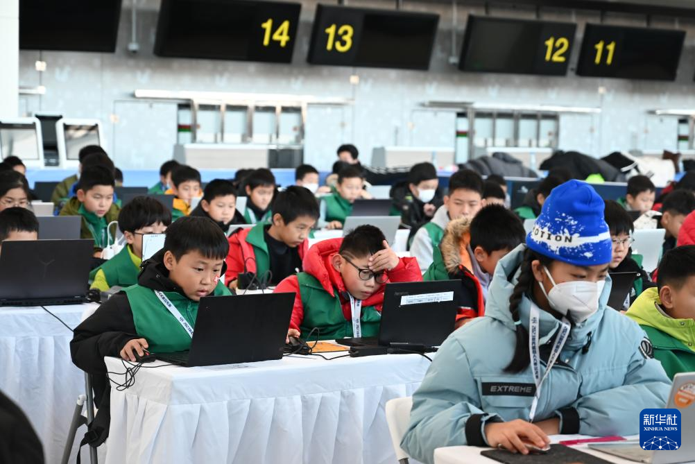 1月26日，選手們在比賽中。新華社記者 宋心平 攝