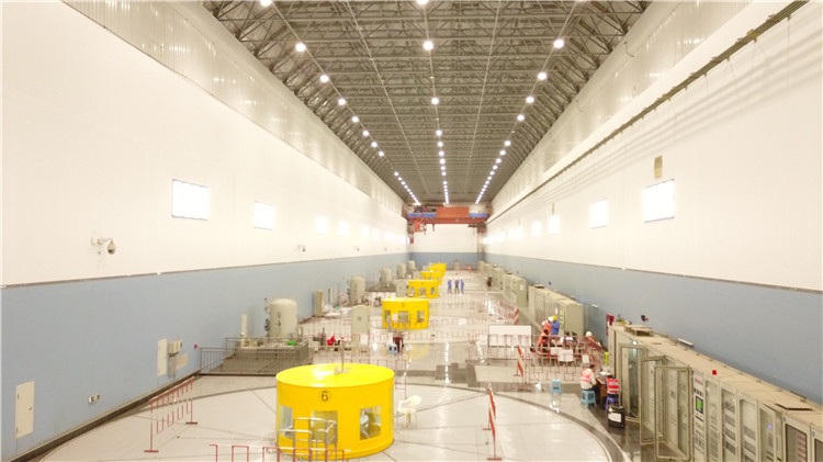 卡魯瑪水電站發(fā)電機(jī)組。王劍攝