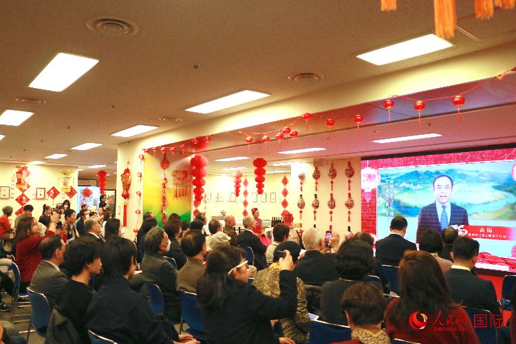 2月9日，“喜迎龍年·品味陜西”——2024新春迎福（展）聯(lián)歡會暨陜西文化年在東京中國文化中心拉開帷幕。人民網(wǎng) 許可攝