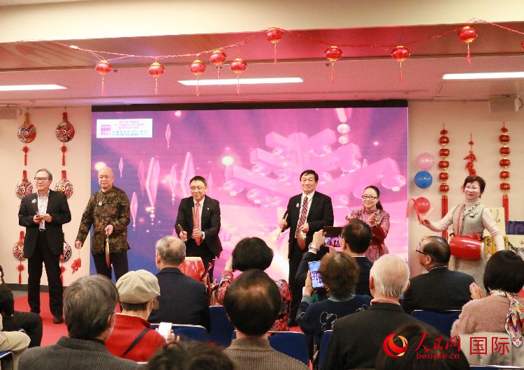 打擊樂合奏《春節(jié)序曲》。人民網(wǎng) 許可攝