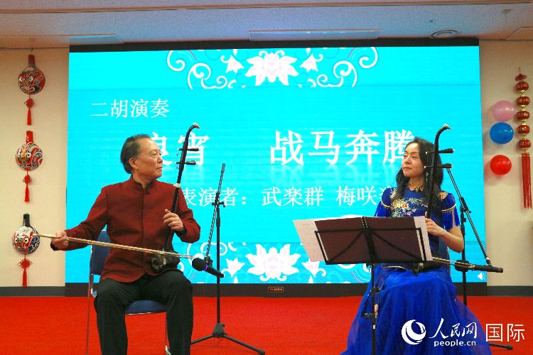 二胡合奏。人民網(wǎng) 許可攝