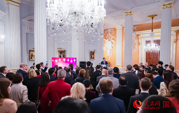 圖為2024 年倫敦金融城中國新年慈善酒會現(xiàn)場。人民網(wǎng) 郭錦標(biāo)攝