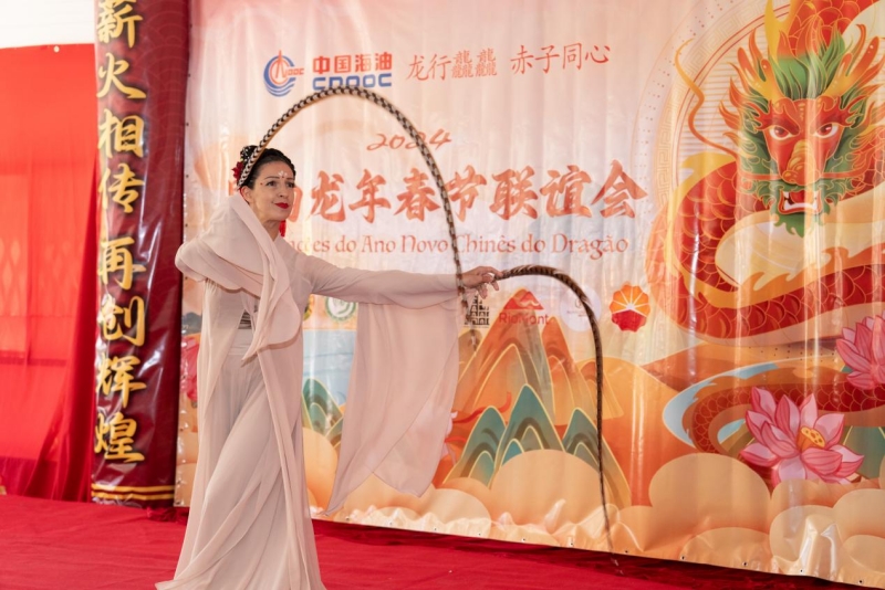 巴西藝術家表演中國舞。里約天主教大學孔子學院供圖