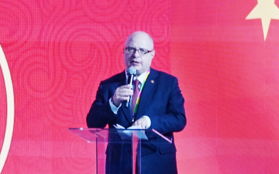 俄羅斯國(guó)家杜馬資產(chǎn)、土地和財(cái)產(chǎn)關(guān)系委員會(huì)主席兼俄中議員友好小組主席加夫里洛夫致辭。主辦方供圖