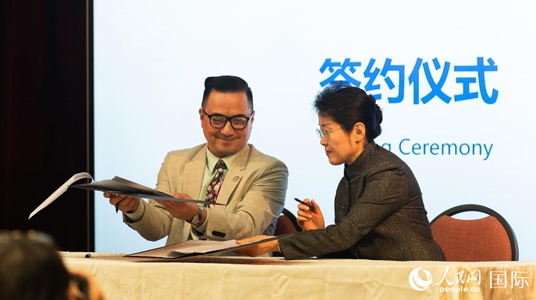 山東省圖書(shū)館與舊金山公共圖書(shū)館簽署合作協(xié)議。