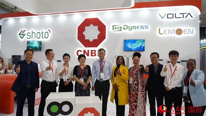 出席嘉賓合影。人民網(wǎng) 劉暢攝