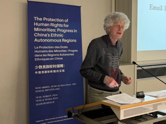 3月18日，由中國人權研究會主辦的“少數(shù)民族權利保障：中國西藏和新疆實踐”主題講座在瑞士日內瓦舉行。圖為比利時知名藏學家安德烈·拉克魯瓦在講座上發(fā)言。新華社記者石松攝
