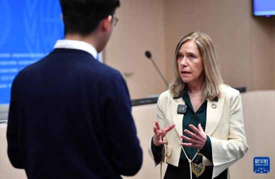 3月19日，在瑞士日內(nèi)瓦，世界氣象組織秘書長塞萊絲特·紹洛接受新華社記者專訪。新華社記者 連漪 攝