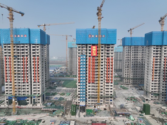 城中村改造一期封頂。賈子龍攝