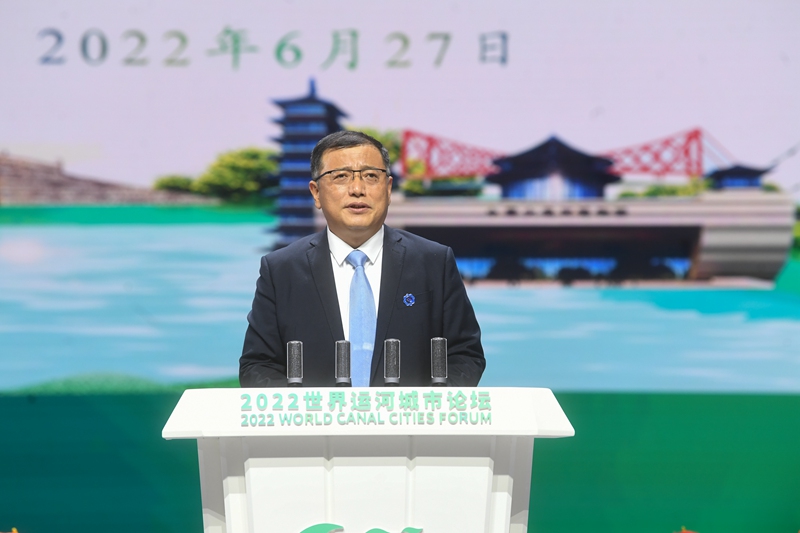 揚州市委常委、常務(wù)副市長陳鍇竑作推介發(fā)言。邵丹攝