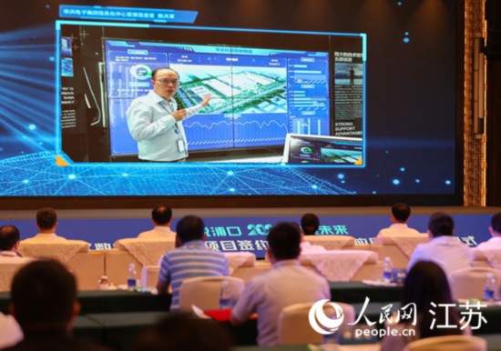 圖為浦口區(qū)集成電路企業(yè)介紹智能制造系統(tǒng)。浦口區(qū)委宣傳部供圖