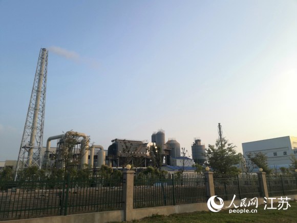 此次被當(dāng)?shù)鼐用穹从硰U氣刺鼻的企業(yè)。 人民網(wǎng) 張玉峰攝