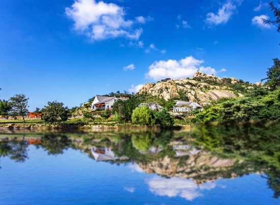 掩映于綠水青山間的朐山書(shū)院。丁躍進(jìn)攝