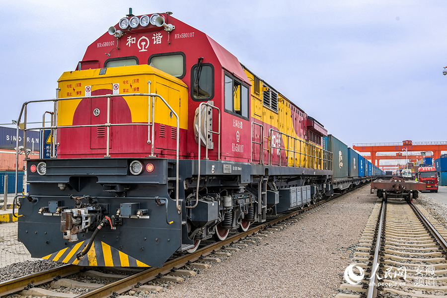 合肥中歐班列整裝待發(fā)。人民網(wǎng)記者 苗子健攝