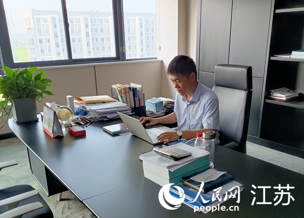 江蘇海安市2021年引進(jìn)的高端人才朱涼偉博士。人民網(wǎng)記者 王繼亮攝