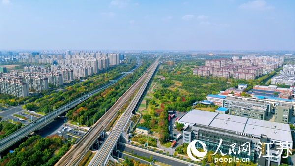 航拍幸福街道。人民網(wǎng)記者 王繼亮攝