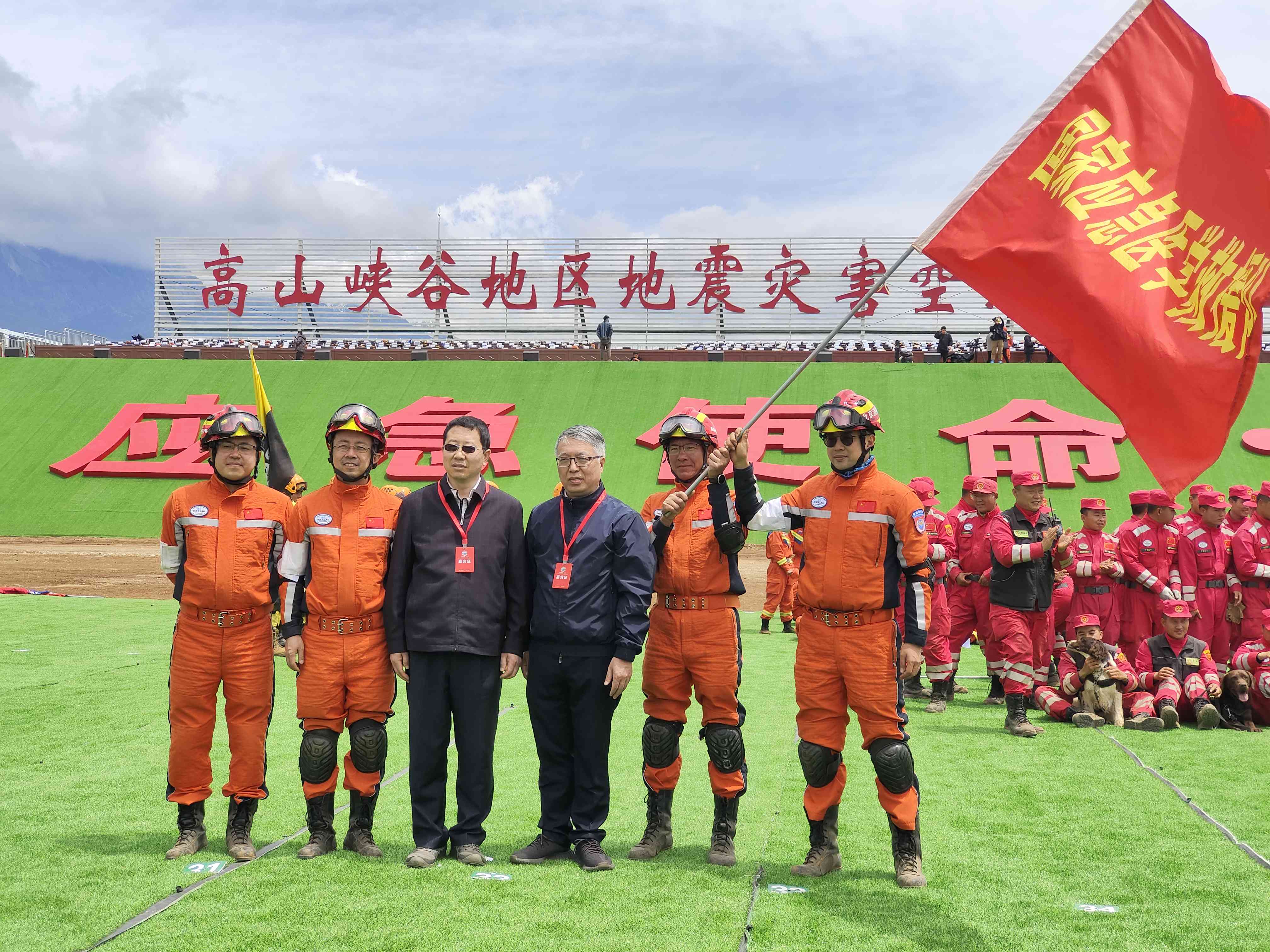 呂國忠以總領(lǐng)隊身份，帶領(lǐng)國家應(yīng)急醫(yī)學(xué)救援隊演練。受訪者供圖