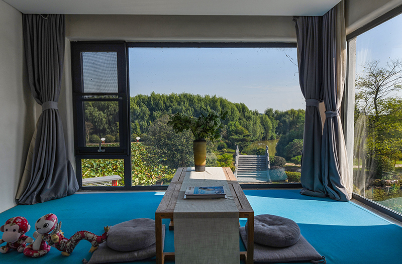 位于四頂山腳下的四頂山居，推窗見景，望山親水。吳芳攝