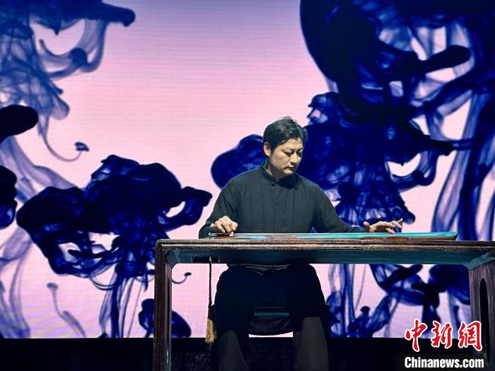 臺灣老師林法演奏《廣陵散》?！堺惥?攝