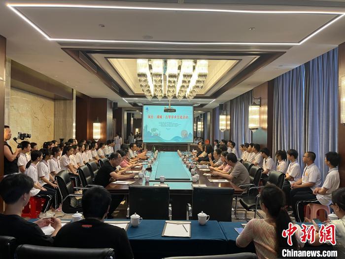 閩臺古琴技藝培訓(xùn)交流活動同步舉行?！∪~國寶 攝