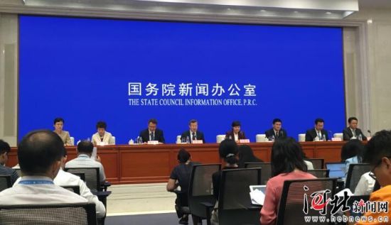 8月26日，國務院新聞辦召開國務院政策例行吹風會。圖為吹風會現場。 記者李巍攝