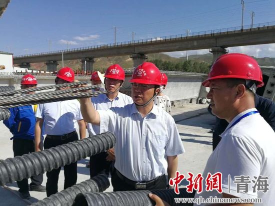 圖為生態(tài)環(huán)保專項督查現場。 孫舒亞攝