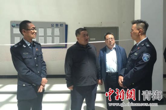 圖為生態(tài)環(huán)保專項督查現場。 孫舒亞攝