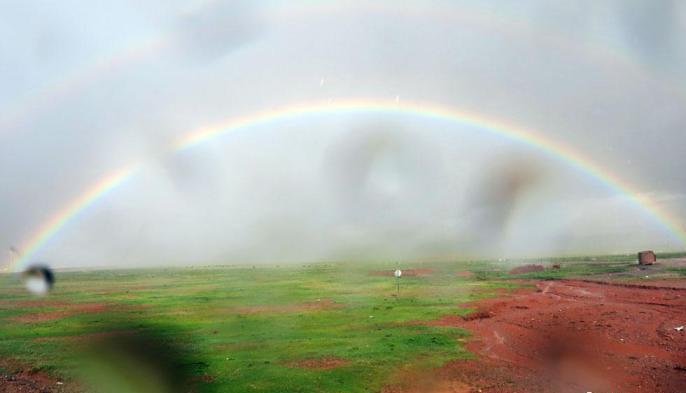 科考隊(duì)員在茲格塘錯(cuò)采樣返程途中，高原風(fēng)雨彩虹送行?！?lt;a target='_blank' ><p  align=