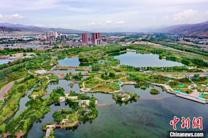 西北城市西寧立生態(tài)文明高地新典范：“一城山水、百園千姿”
