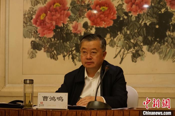 圖為全國人大常委會委員、全國人大華僑委員會副主任委員、致公黨中央副主席曹鴻鳴講話?！∨擞隄?攝