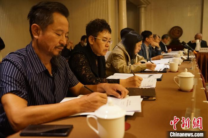 圖為座談會現(xiàn)場?！∨擞隄?攝