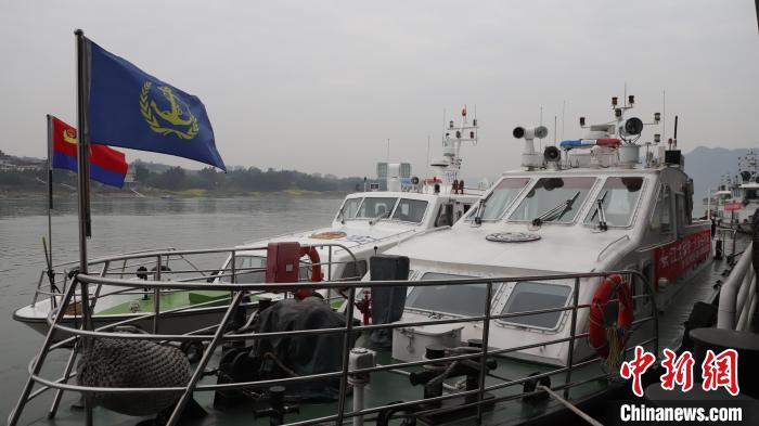 聯(lián)合巡江守護(hù)活動(dòng)現(xiàn)場(chǎng)?！〗部h融媒體中心 攝