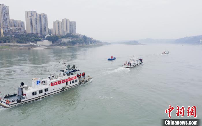 聯(lián)合巡江守護(hù)活動(dòng)現(xiàn)場(chǎng)?！〗部h融媒體中心 攝