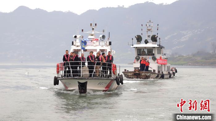 聯(lián)合巡江守護(hù)活動(dòng)現(xiàn)場(chǎng)?！〗部h融媒體中心 攝