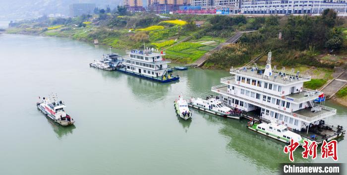 聯(lián)合巡江守護(hù)活動(dòng)現(xiàn)場(chǎng)?！〗部h融媒體中心 攝