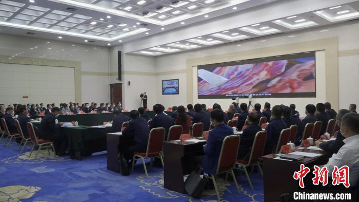 圖為部省共同打造青海綠色有機(jī)農(nóng)畜產(chǎn)品輸出地推進(jìn)會(huì)議現(xiàn)場(chǎng)。　李江寧 攝