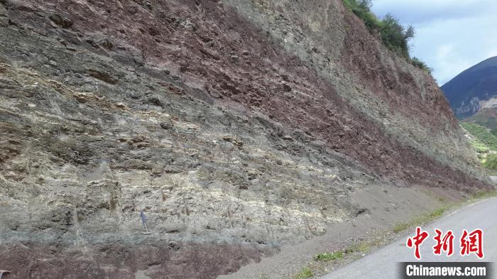 青藏高原東部始新世熱魯盆地的湖相沉積?！≈锌圃呵嗖馗咴?供圖