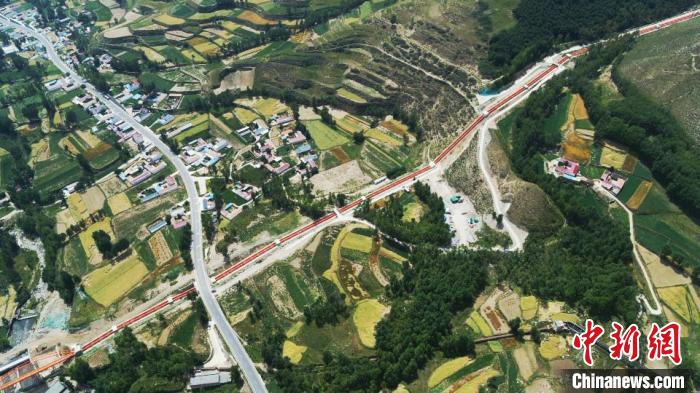 圖為引大濟(jì)湟北干渠二期的倒虹吸。(資料圖) 青海省水利廳 供圖