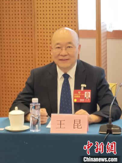 圖為全國(guó)政協(xié)委員，農(nóng)工黨青海省委會(huì)主委王昆?！∈茉L者供圖