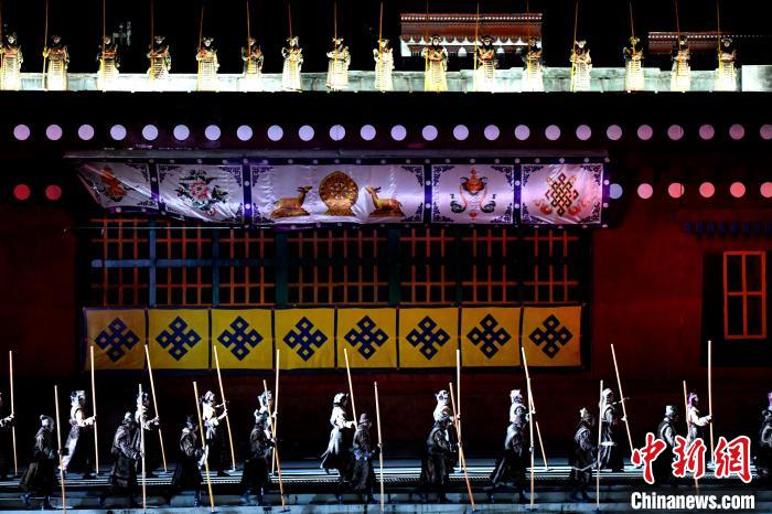 3月17日，西藏拉薩，《文成公主》大型史詩(shī)劇演出現(xiàn)場(chǎng)。　李林 攝