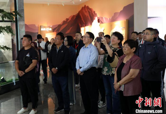 圖為臺(tái)商參訪(fǎng)祁連山國(guó)家公園生態(tài)科普館?！⊙Φ?攝