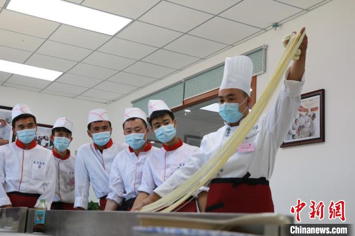 甘肅推特色企業(yè)新型學(xué)徒制培訓(xùn)：企校合作、工學(xué)交替