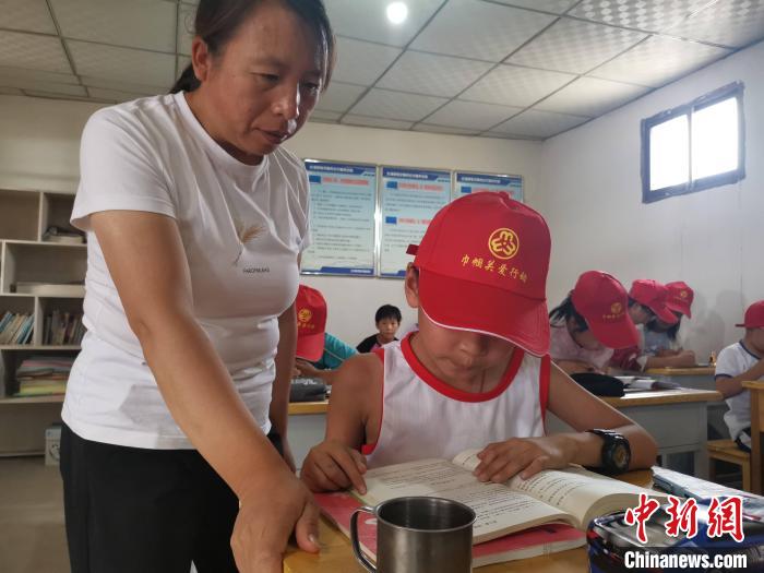 甘肅鄉(xiāng)村巾幗標(biāo)兵干一行愛一行：教書、建勞務(wù)施工隊(duì)成“大拿”