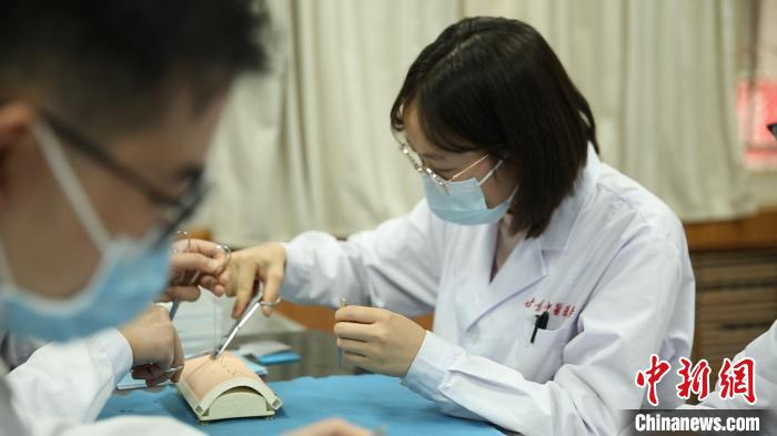 甘肅醫(yī)學(xué)高校外科教學(xué)從教室到醫(yī)院:清單制降低實操失誤