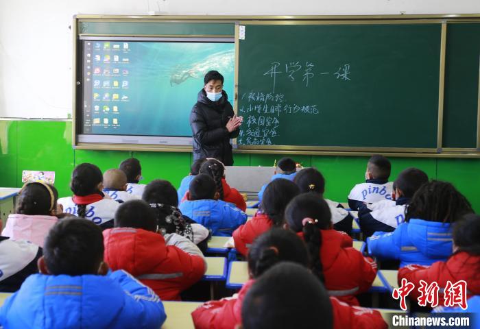 圖為學生正在上課?！●R銘言 攝