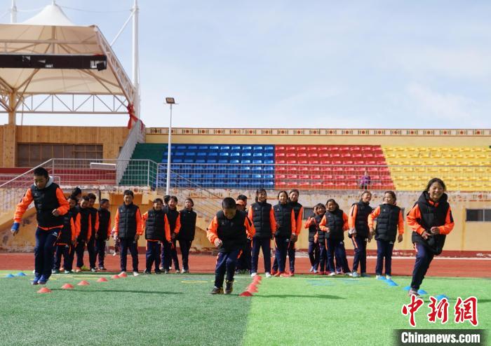 圖為孩子們正在進(jìn)行訓(xùn)練?！●R銘言 攝