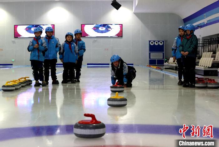 青海西寧:冰雪運(yùn)動(dòng)進(jìn)校園